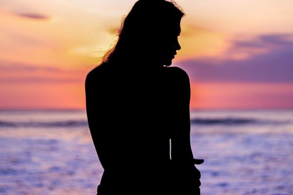 Девушка на закате