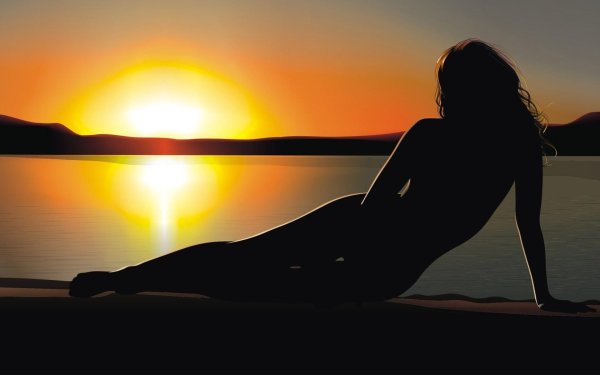 Вечер женщина на берегу моря