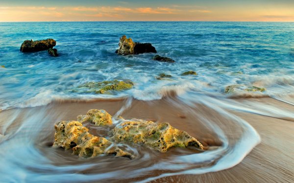 Рассвет море горы