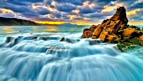 Морской водопад