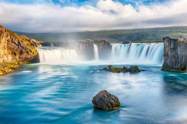 Водопад Годафосс Исландия вертикальный