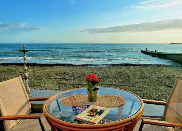 Кафе на берегу моря