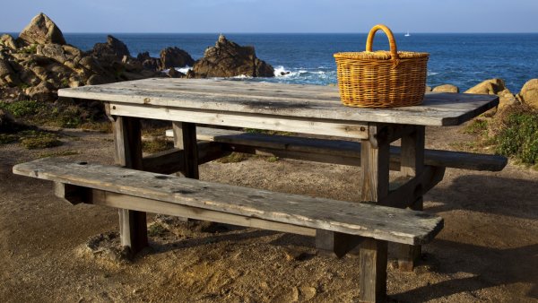 Стол деревянный