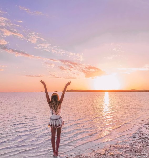 Фото на аву сзади солнце на море