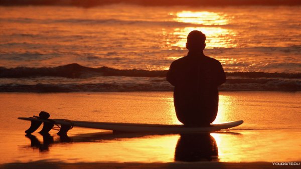 Человек на берегу моря