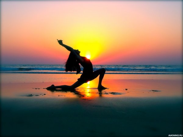 Йога на берегу моря