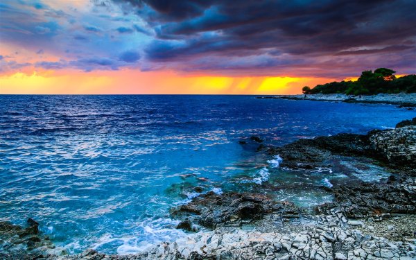 Голубое прозрачное море