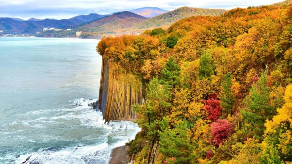 Листвянка Байкал осенью