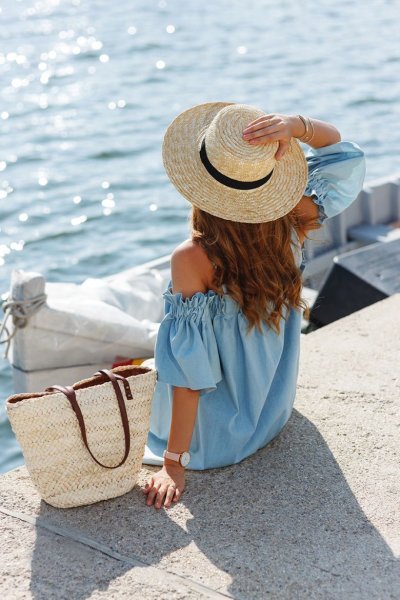 Девушка в платье летнем