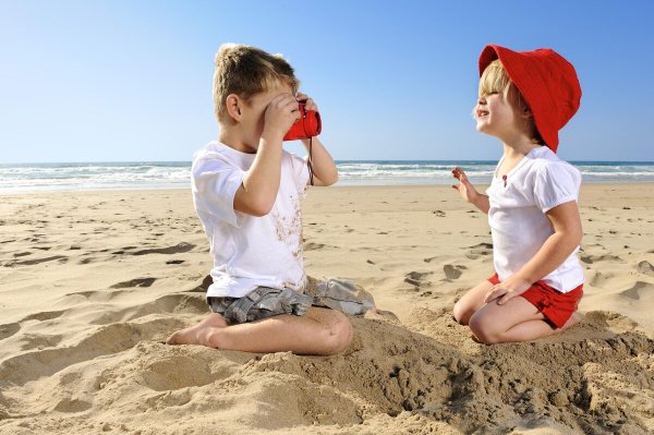 Мальчишки на море