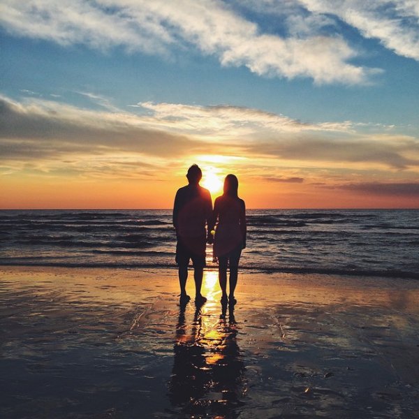 Рассвет на море любовь