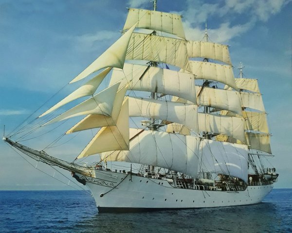 Красивый корабль