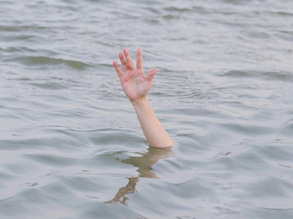 Тонущий человек