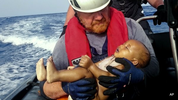 Унесло на матрасе в открытое море