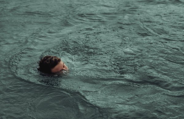 Спасение утопающего на воде