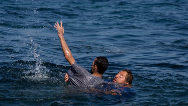 Вода в руках