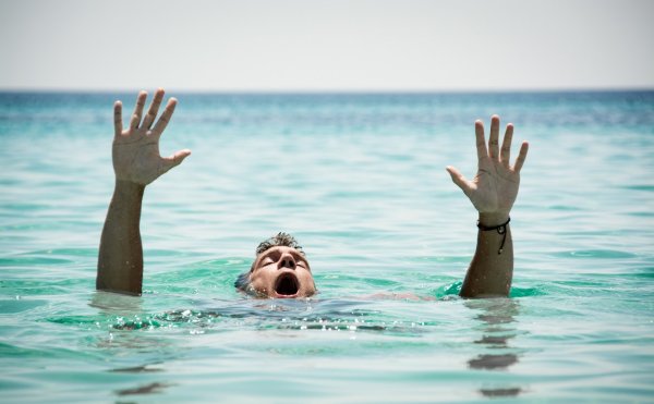 Выбраться из воды