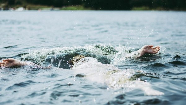 Тонущий летом