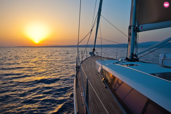 Вид с яхты на море