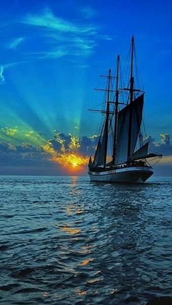 Красивый корабль