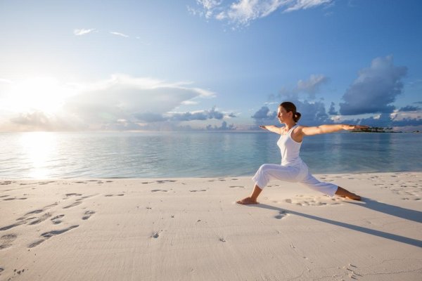 Йога на берегу моря