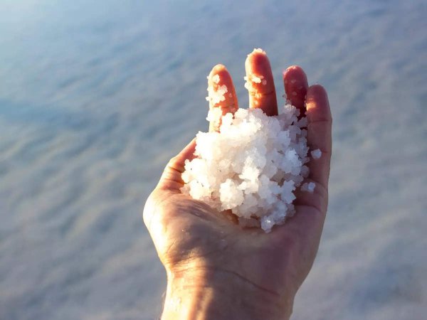 Соль в руках