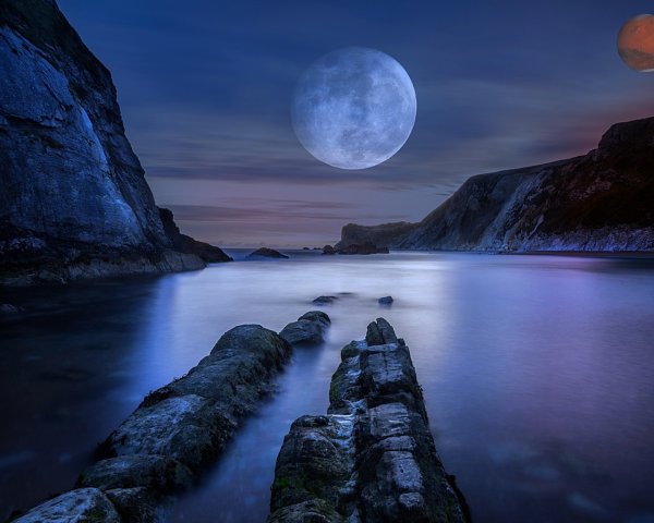 Луна горы озеро