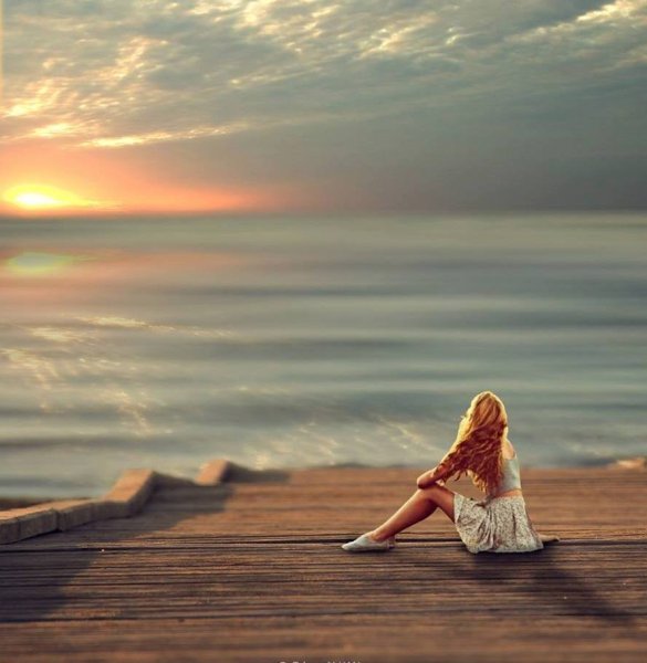 Девушка на берегу