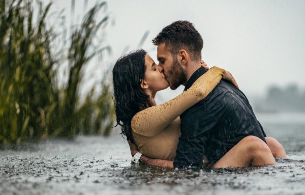 Объятия на пляже
