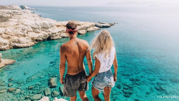 Девушка блондинка с парнем