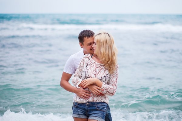 Jay Alvarrez Alexis Ren