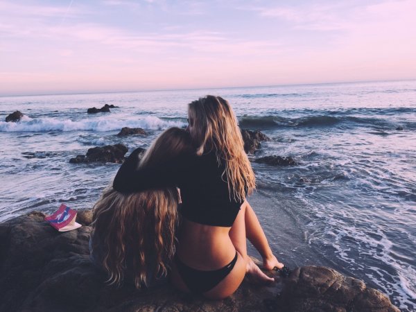 Объятия на море