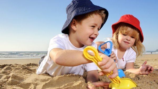 Чем занять малыша на море
