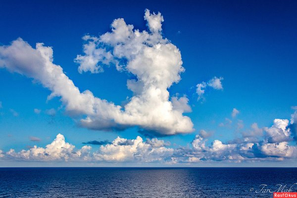 Облака над морем