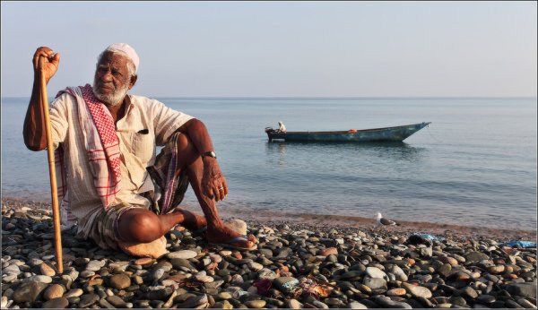 Старик на серфинге