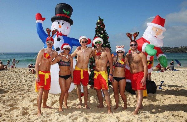 Пенсионеры на пляже