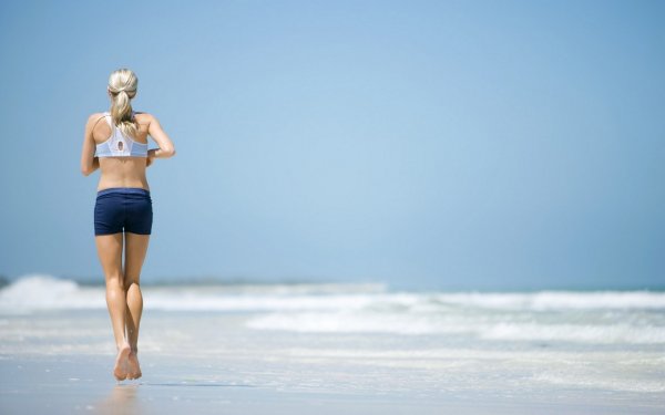 Девушка и океан