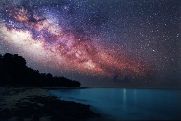 Звездное небо и море