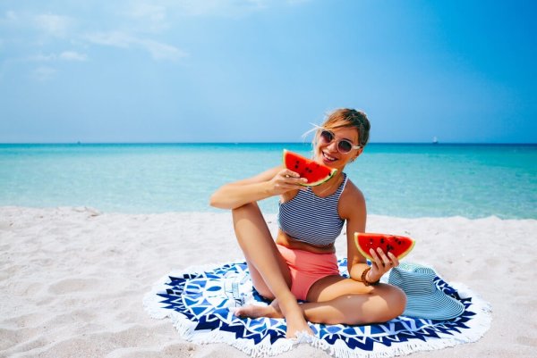 Подружки на пляже