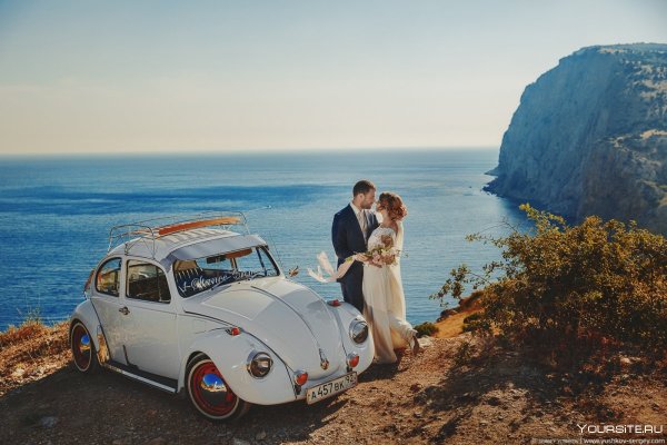 Свадебная фотосессия с ретро автомобилем