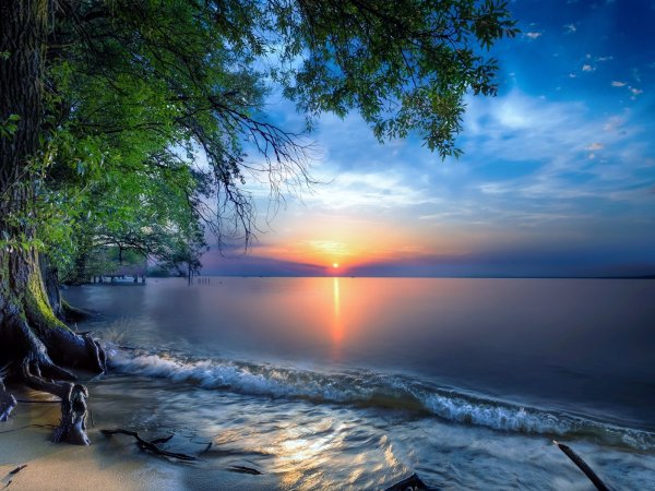 Утренний рассвет на море