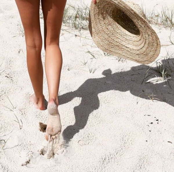 Девушка на пляже