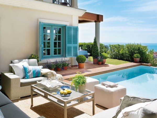 Дом у моря в средиземноморском стиле