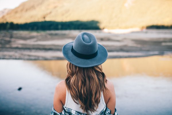 Шляпка на море