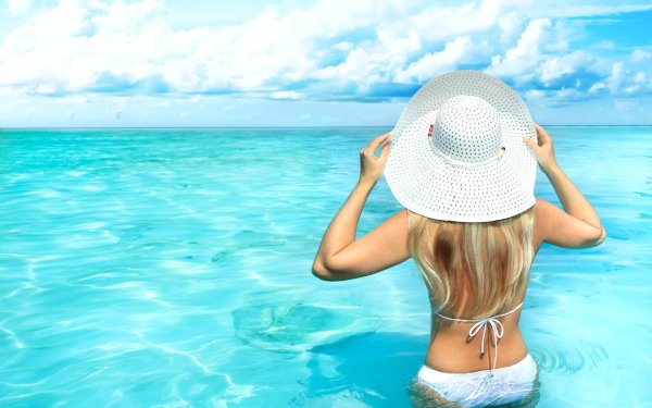 Шляпка на море