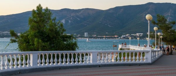 Геленджик набережная горы
