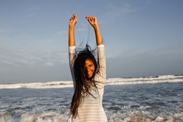 Счастливые люди на море