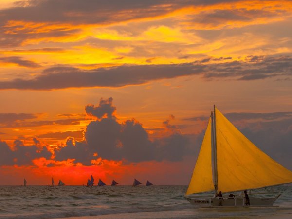 Парус на закате