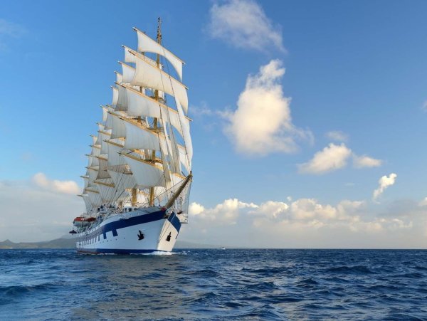 Корабль парусник