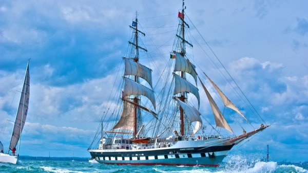 Корабль с парусами акварель